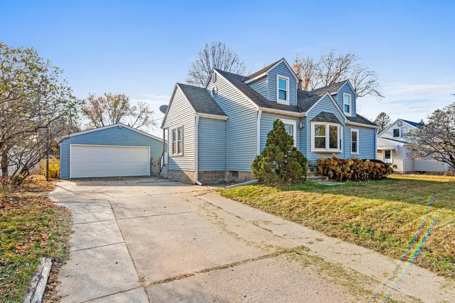 2466 Clearview Avenue, Saint Paul, MN 55112 - Image #2