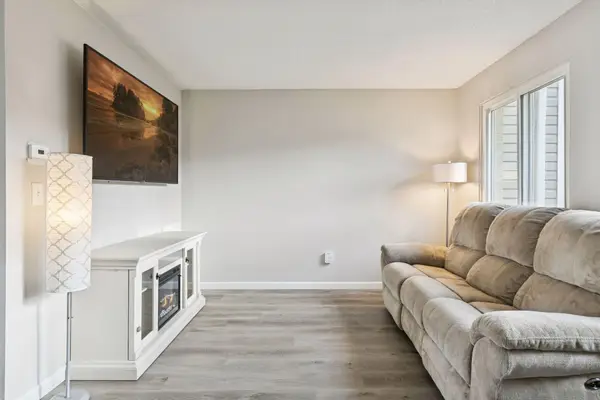 1479 Goodwin Avenue N, Saint Paul, MN 55128