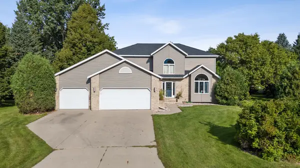 26 40th Avenue Oak Circle S, Moorhead, MN 56560