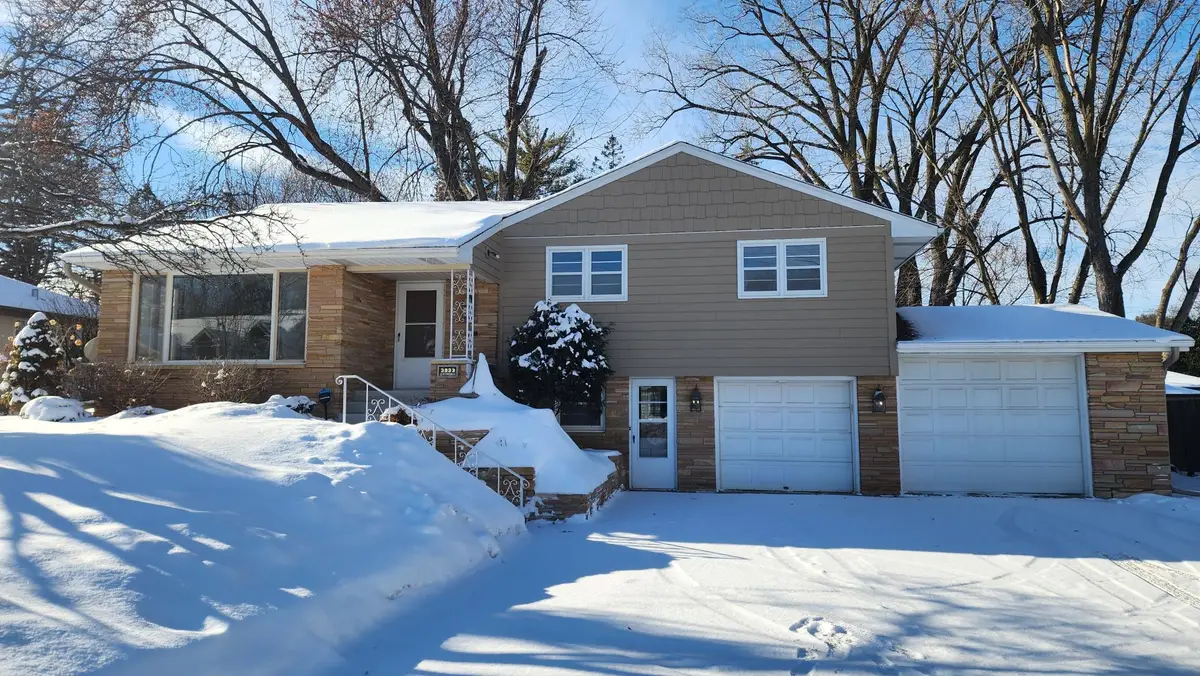 3933 Douglas Drive N, Minneapolis, MN 55422 - Image #1