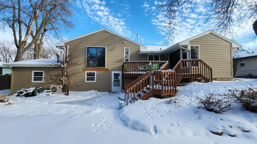 3933 Douglas Drive N, Minneapolis, MN 55422 - Image #2