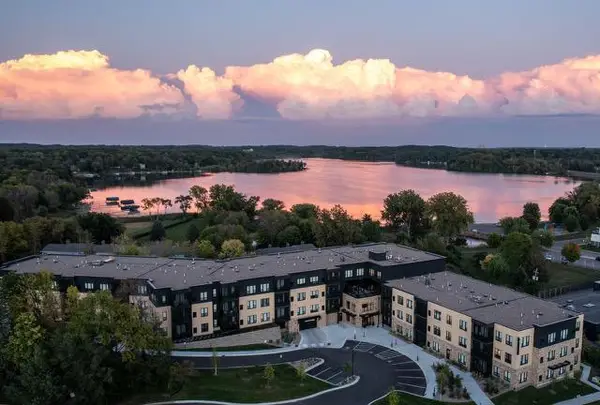 1948 W Wayzata Boulevard #105, Long Lake, MN 55356