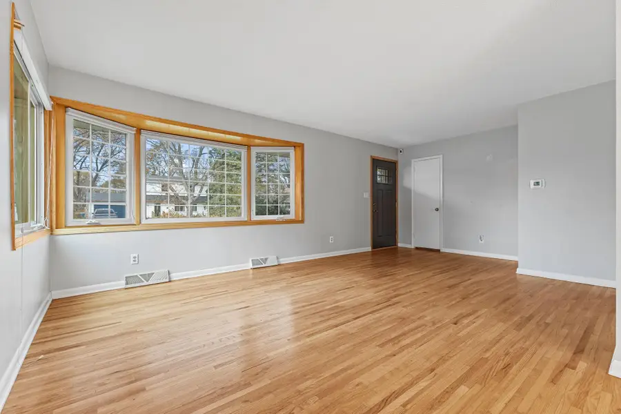 4004 Mcknight Road N, Saint Paul, MN 55110 - Image #3