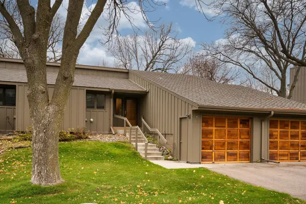 8996 Neill Lake Road, Eden Prairie, MN 55347