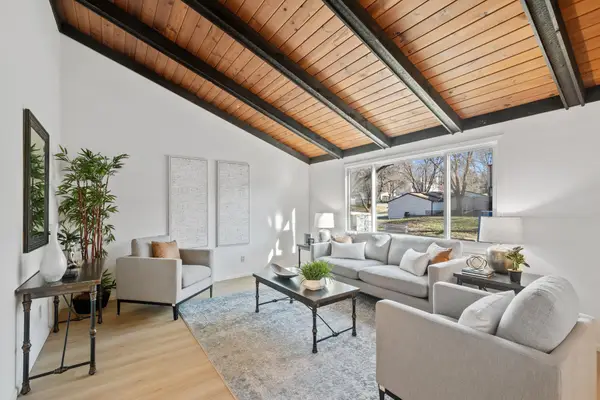 6384 Saint Johns Drive, Eden Prairie, MN 55346