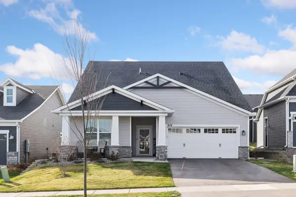 934 Goldfinch Street, Chaska, MN 55318