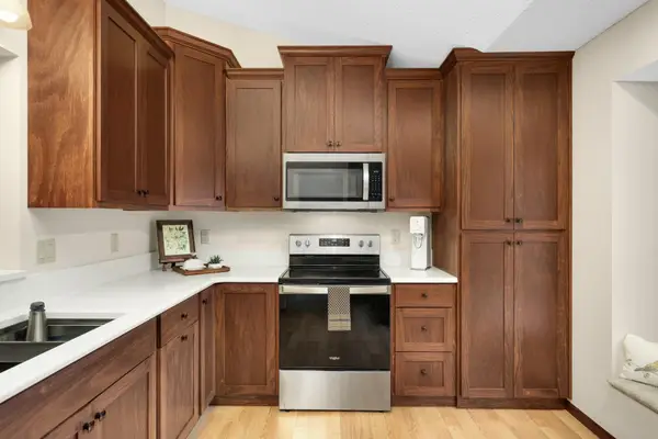 11040 Oregon Curve, Minneapolis, MN 55438