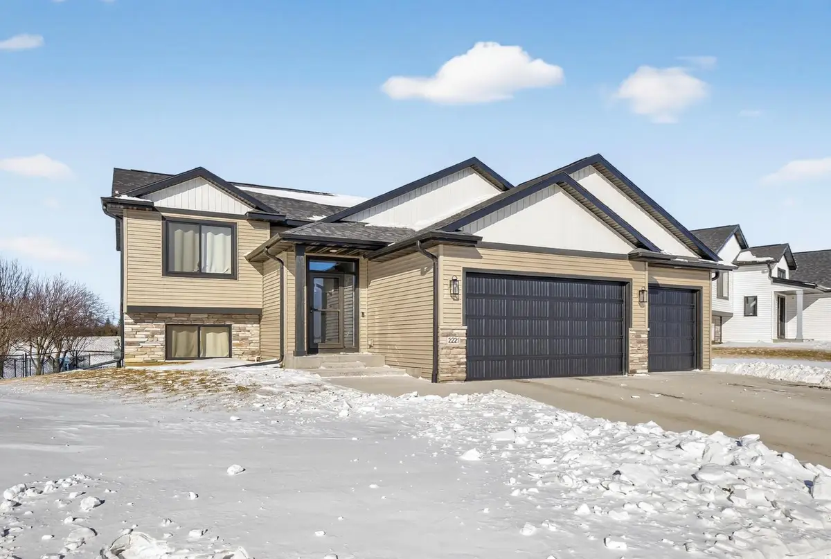 2221 Petersen Drive Nw, Stewartville, MN 55976 - #1