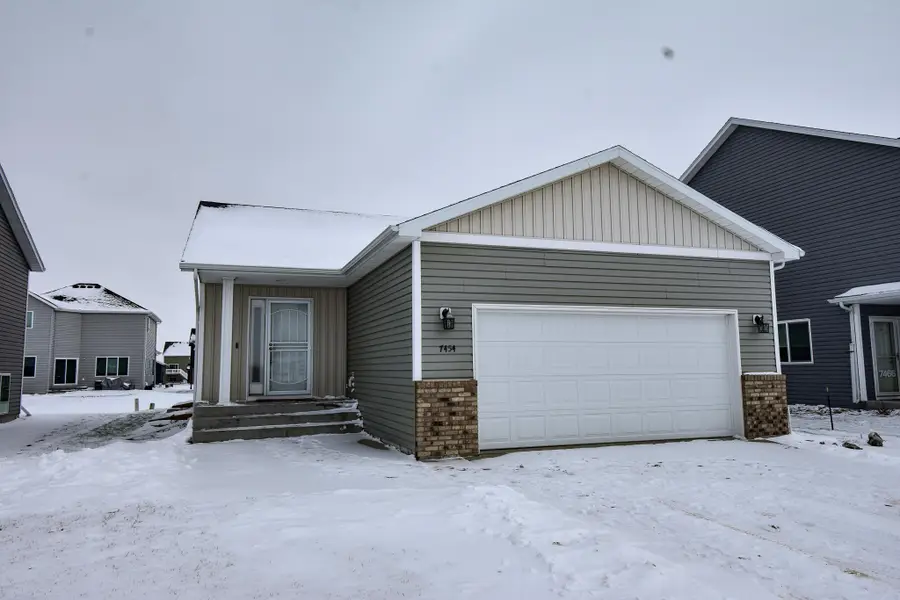 7454 21 Street S, Fargo, ND 58104 - Image #2