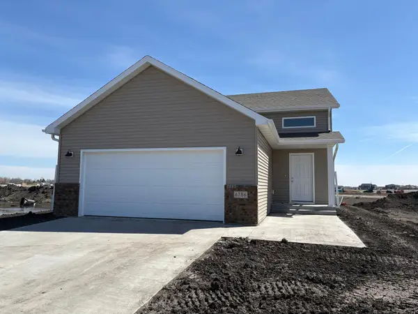 6786 32nd Street S, Fargo, ND 58104