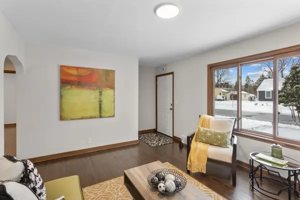 947 Lovell Avenue W, Roseville, MN 55113