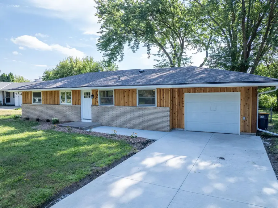 10917 Southview Drive, Burnsville, MN 55337 - Image #2