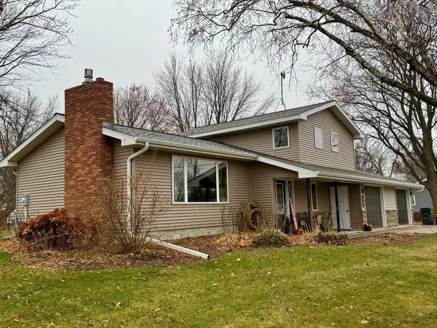 111 Cherry Avenue, Bird Island, MN 55310 - #3