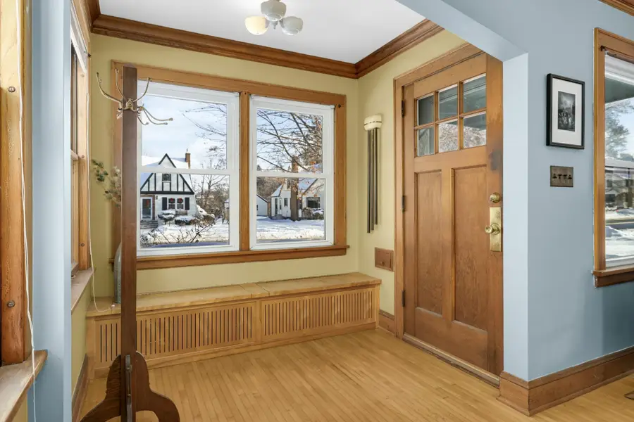 1053 Smith Avenue S, Saint Paul, MN 55118 - Image #2