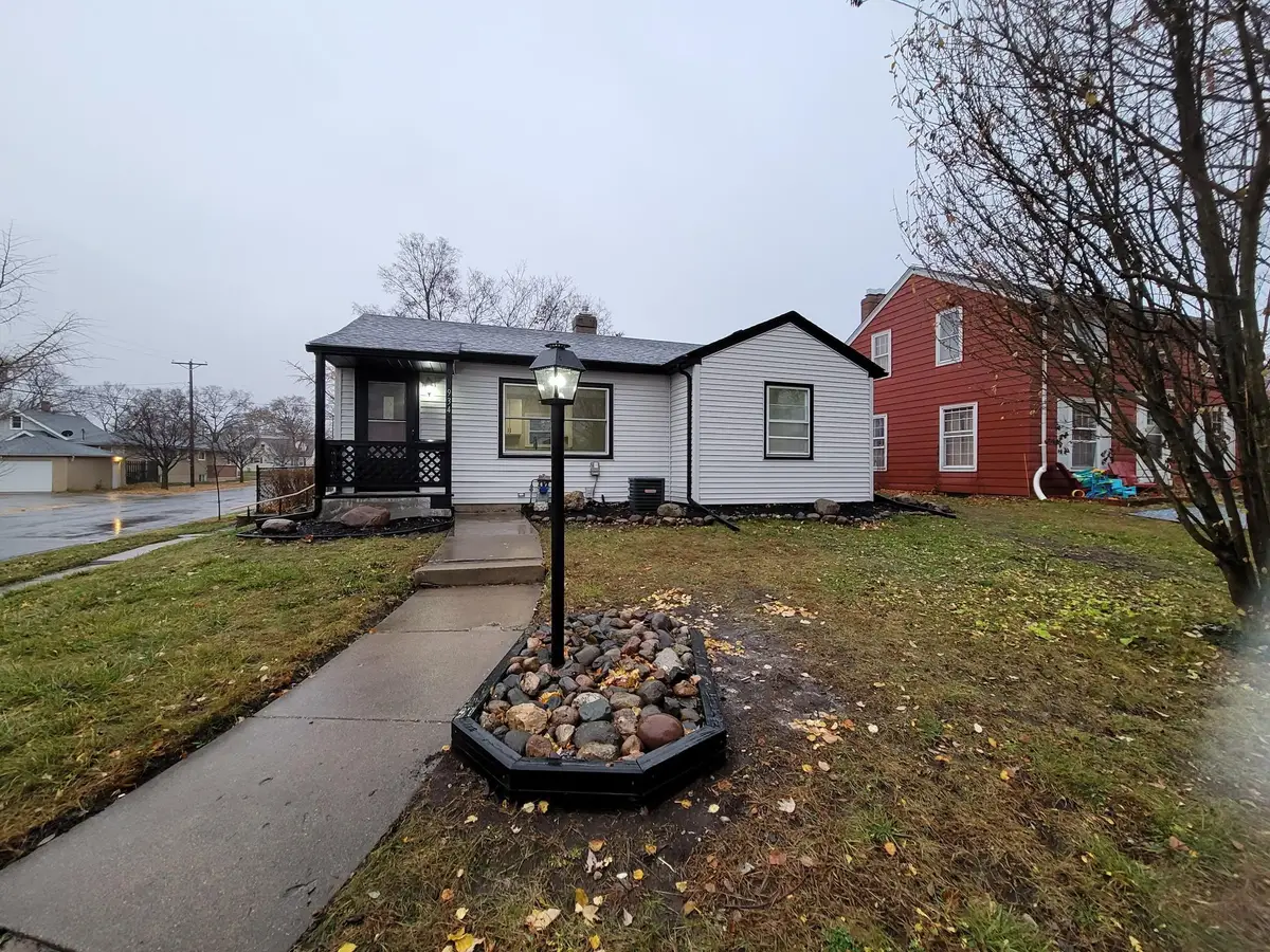 934 Orange Avenue E, Saint Paul, MN 55106 - #1