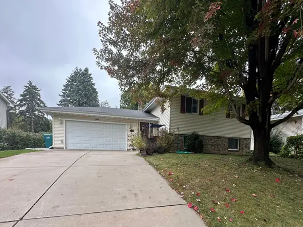 1786 17th Avenue Nw, Saint Paul, MN 55112