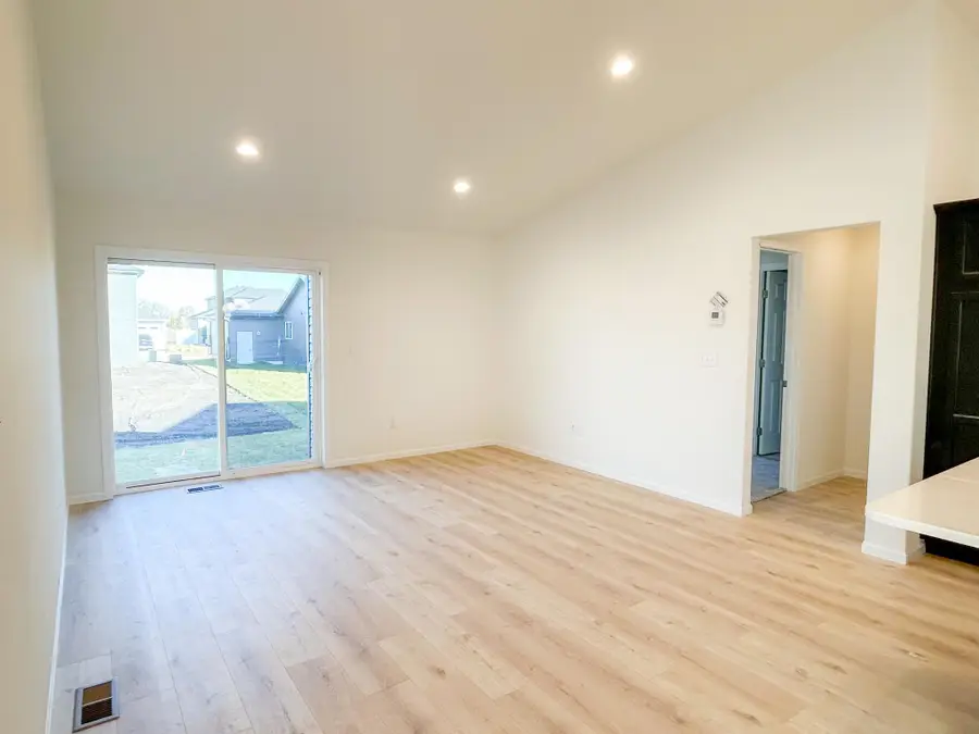 6732 Meadow View Drive S, Fargo, ND 58104 - Image #3