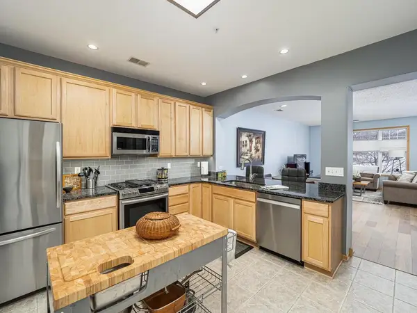 5970 W 16th Street #712, Saint Louis Park, MN 55416