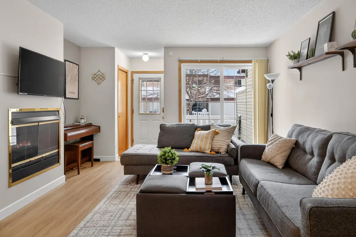 4065 Wilshire Circle #8, Shoreview, MN 55126 - Image #1