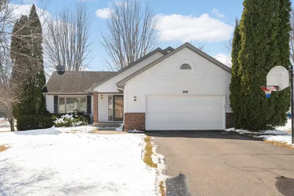 1251 Lake Susan Hills Drive, Chanhassen, MN 55317