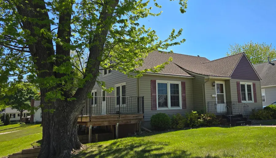 918 Clausen Avenue, Albert Lea, MN 56007 - #2