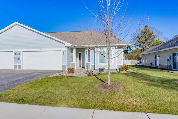 1427 Ravoux Lane, Chaska, MN 55318