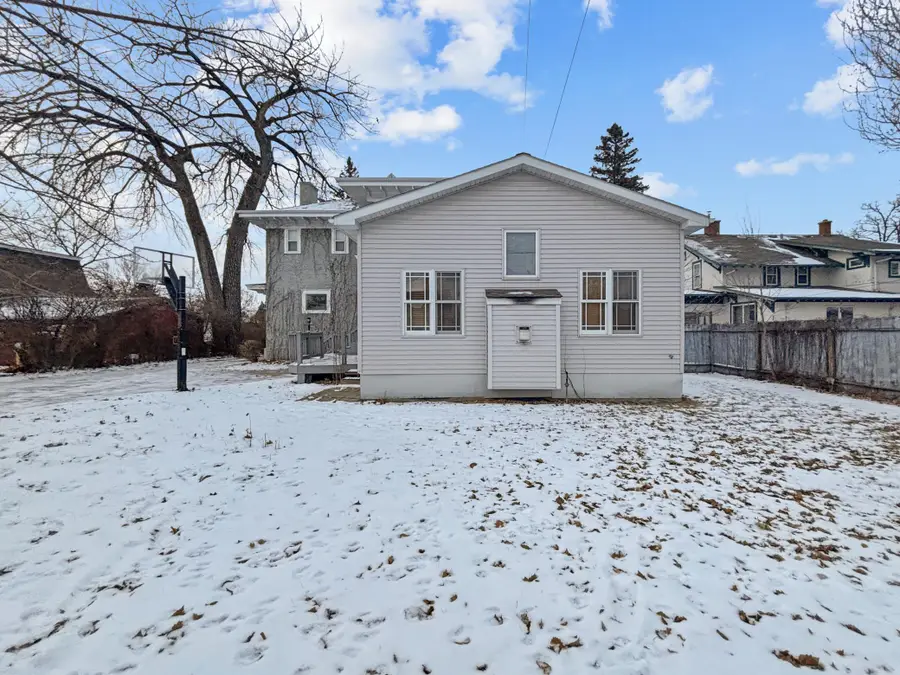 939 Duluth Avenue N, Thief River Falls, MN 56701 - #3
