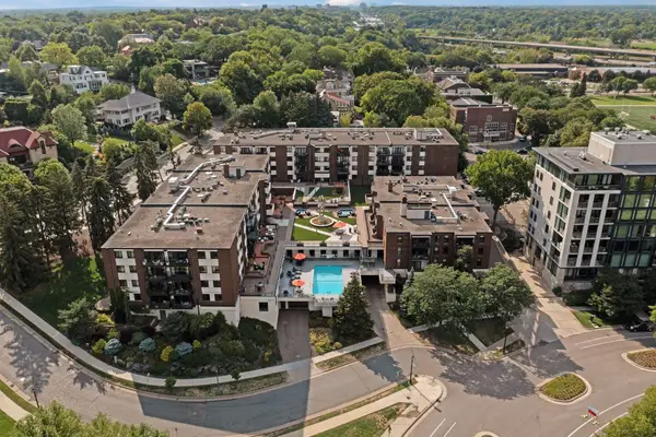 48 Groveland Terrace #B101, Minneapolis, MN 55403