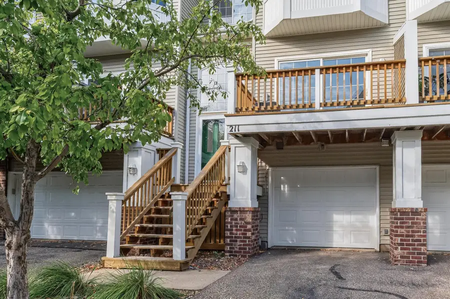 211 Christenson Way Ne, Fridley, MN 55432 - Image #2