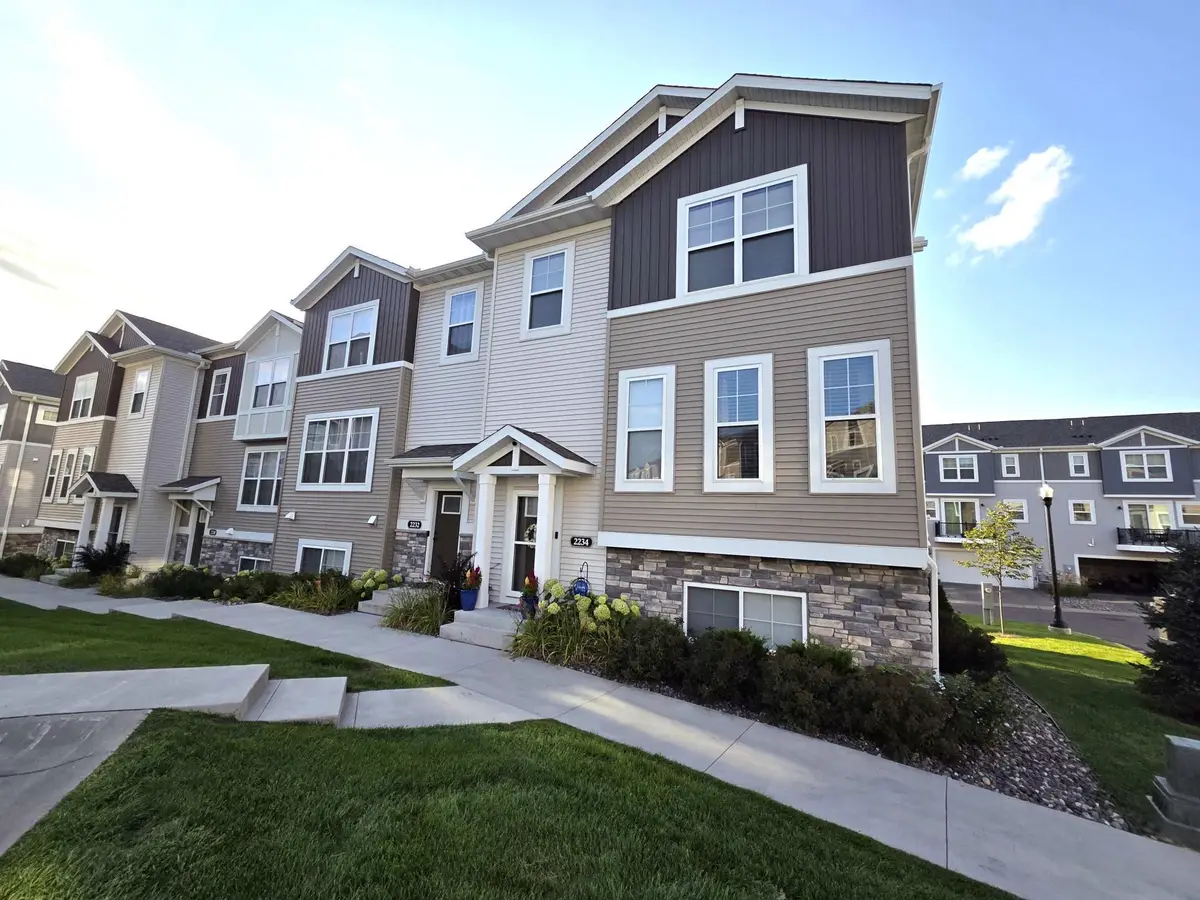 2234 Gateway Curve, North Saint Paul, MN 55109 - Image #1