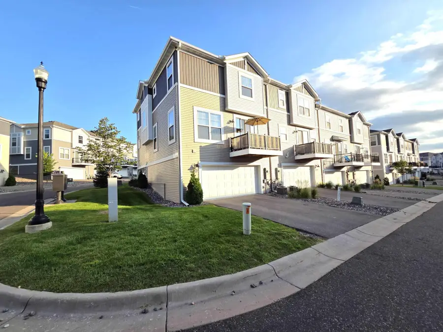 2234 Gateway Curve, North Saint Paul, MN 55109 - Image #3