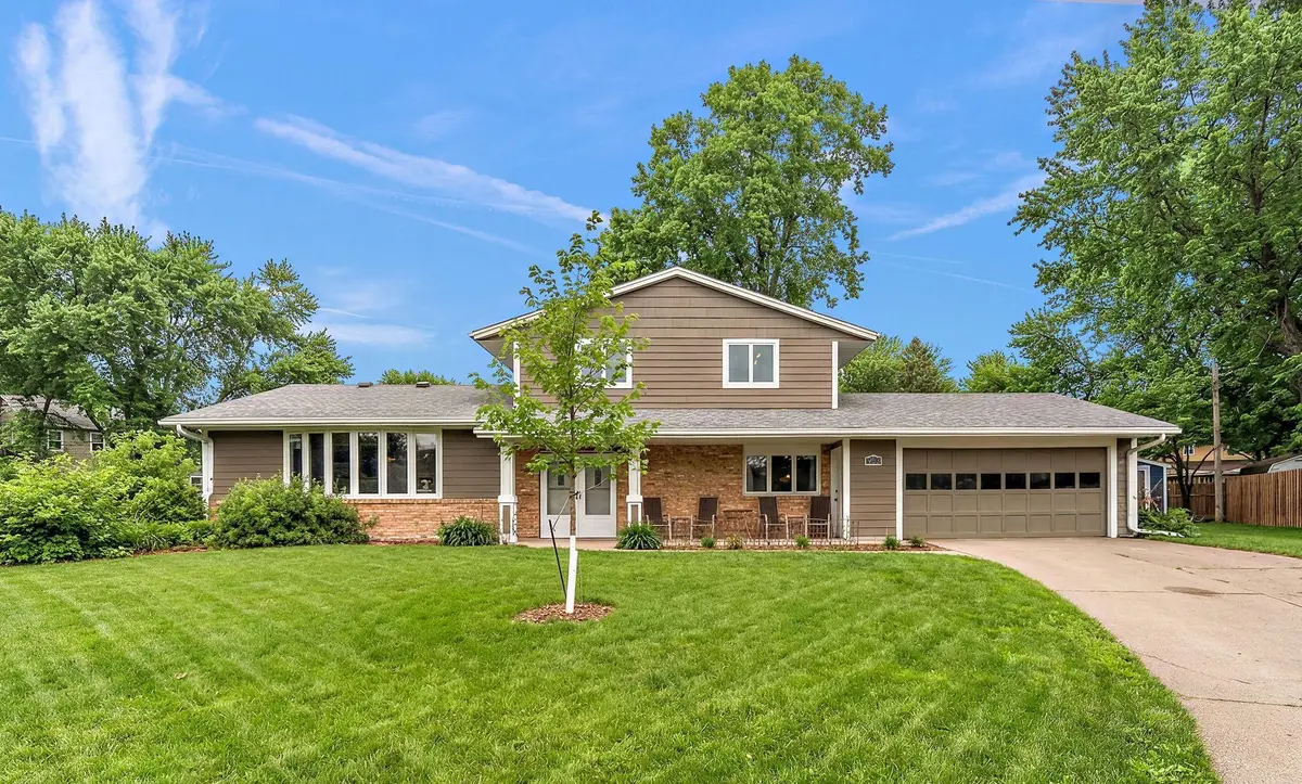 953 Lydia Avenue W, Roseville, MN 55113 - #1