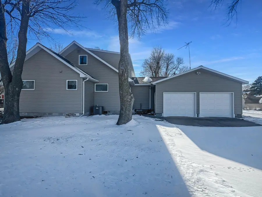 413 N 1st Avenue W, Truman, MN 56088 - Image #2