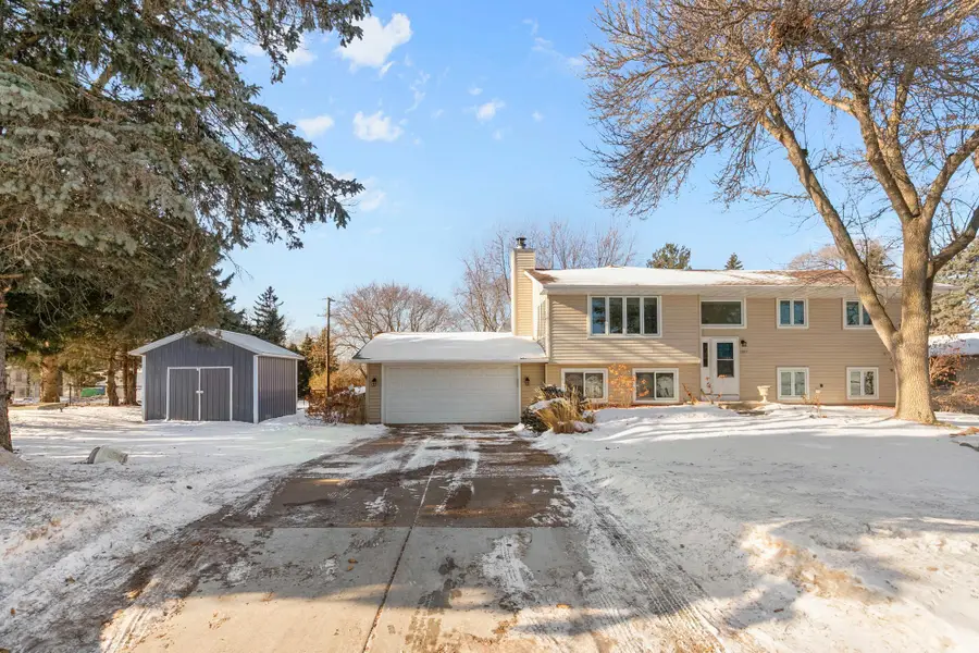 1887 Lakewood Drive N, Saint Paul, MN 55109 - Image #2