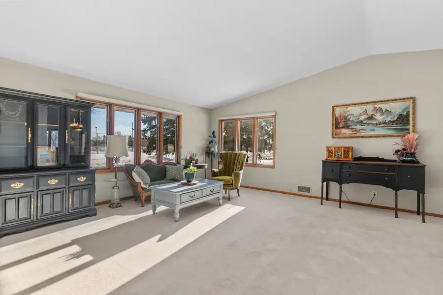1887 Lakewood Drive N, Saint Paul, MN 55109 - Image #3