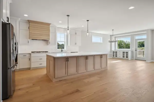 5512 Vista Trail, Chaska, MN 55386