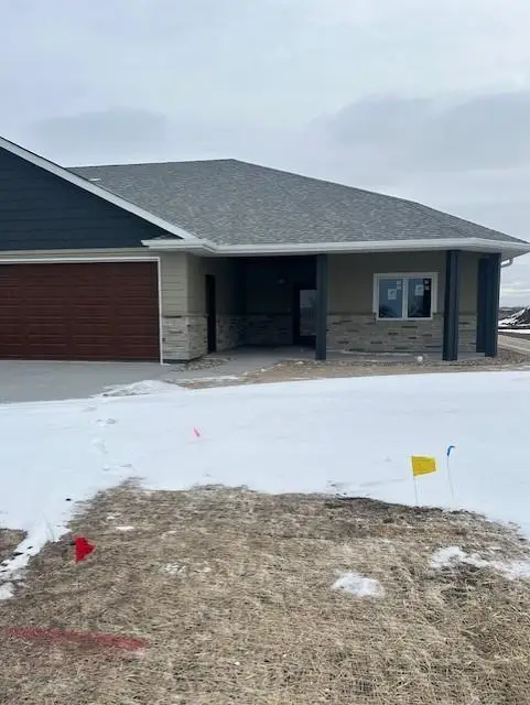 2555 Sutherland Dr, Worthington, MN 56187 - Image #1