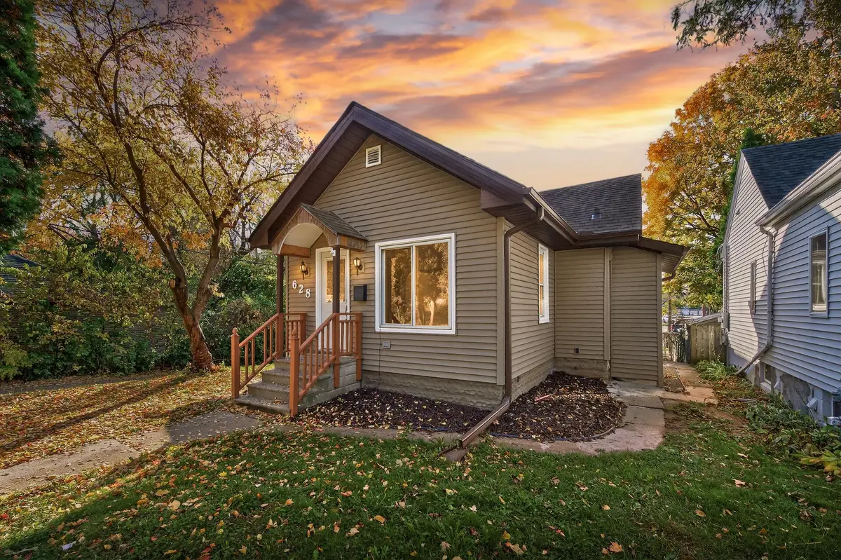 628 Iowa Avenue E, Saint Paul, MN 55130 - #1