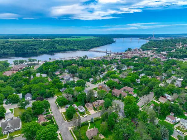 809 5th Street N, Stillwater, MN 55082