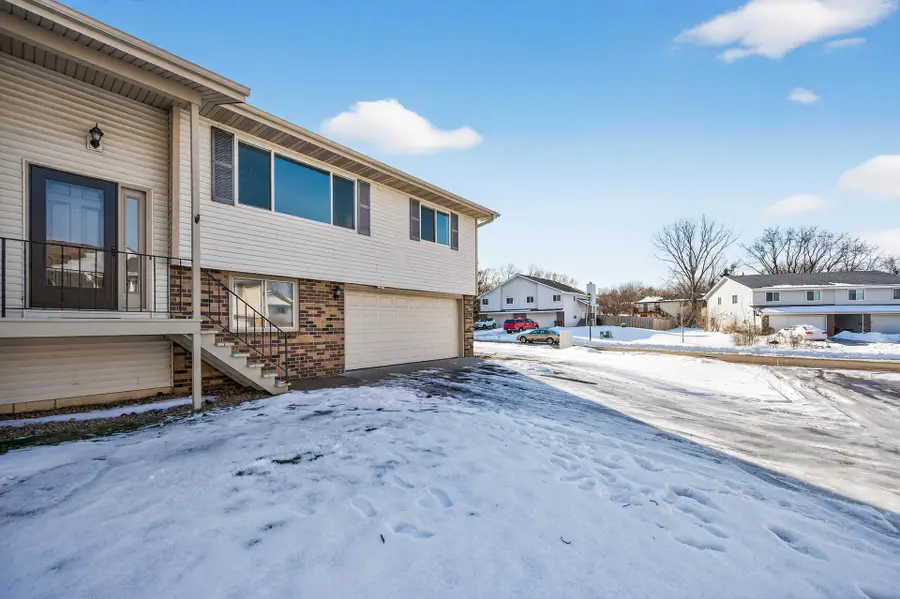 6830 Sandlewood Road, Woodbury, MN 55125 - Image #2