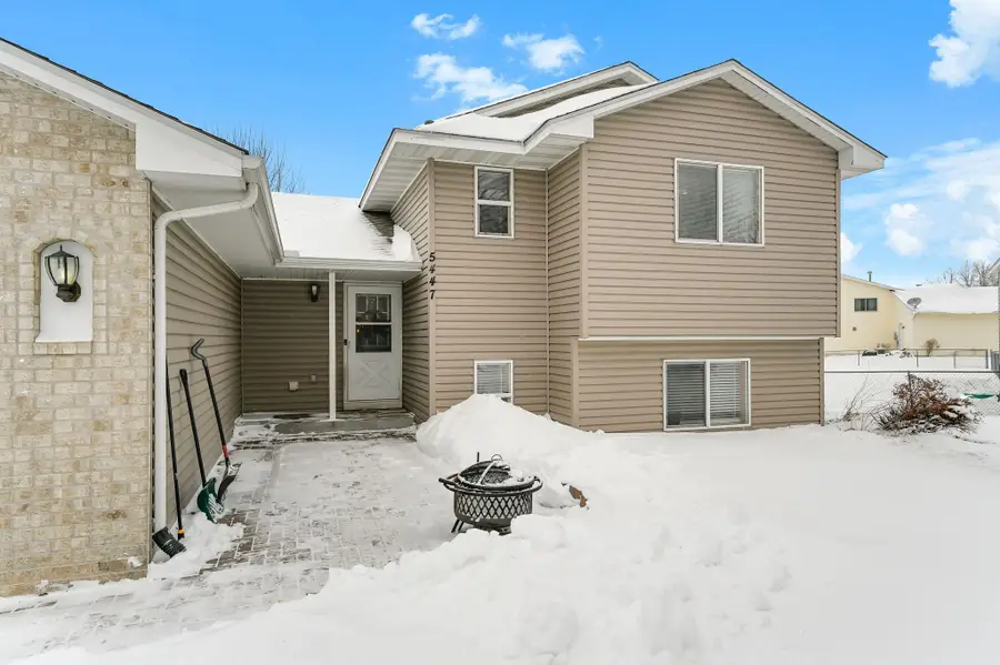5447 Kalenda Drive Ne, Albertville, MN 55301 - Image #2