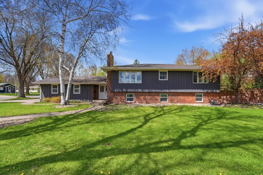 900 13th Avenue Sw, Willmar, MN 56201 - #2