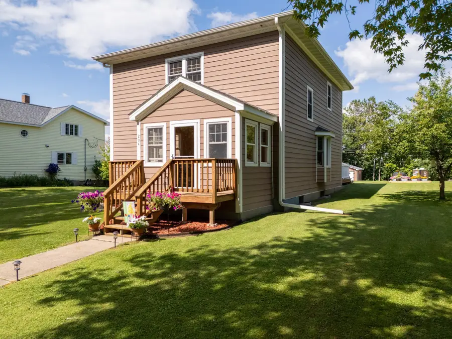 204 Hartley Street, Coleraine, MN 55722 - Image #2