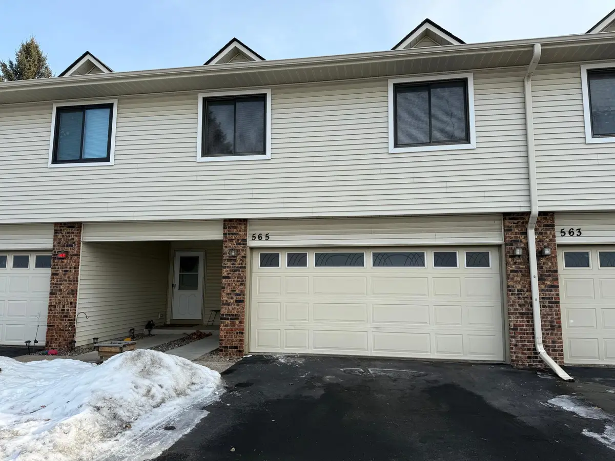 565 Skillman Avenue E, Saint Paul, MN 55117 - Image #1