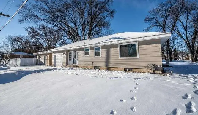 736 3rd Avenue E, Shakopee, MN 55379 - Image #2