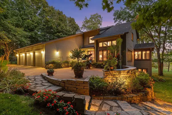 100 Black Oaks Lane N, Wayzata, MN 55391