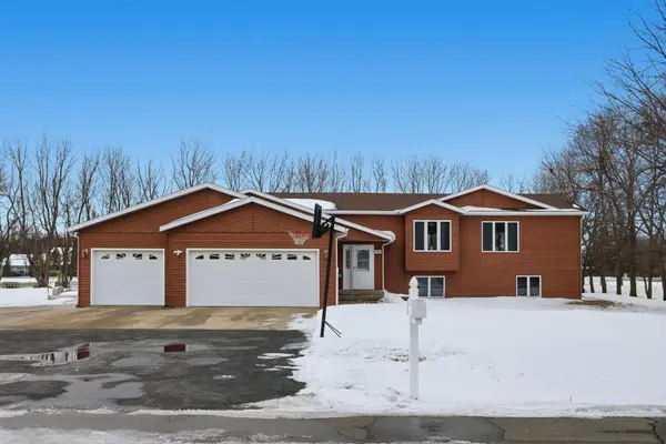 1250 76th Avenue S, Fargo, ND 58104