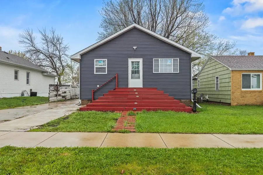 905 W Main Street, Marshall, MN 56258 - #2