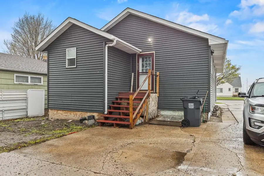 905 W Main Street, Marshall, MN 56258 - #3