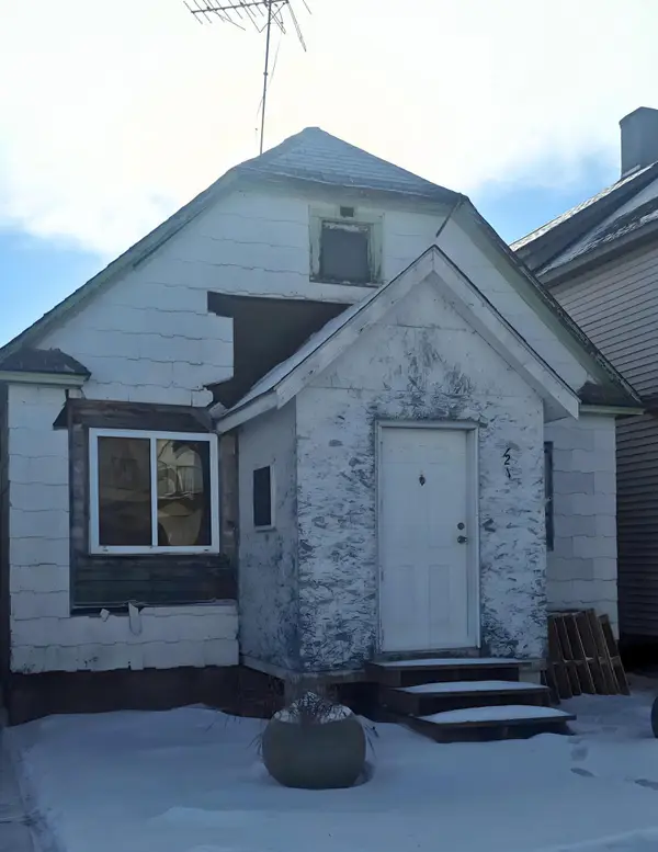 121 W 2nd Avenue, Keewatin, MN 55753